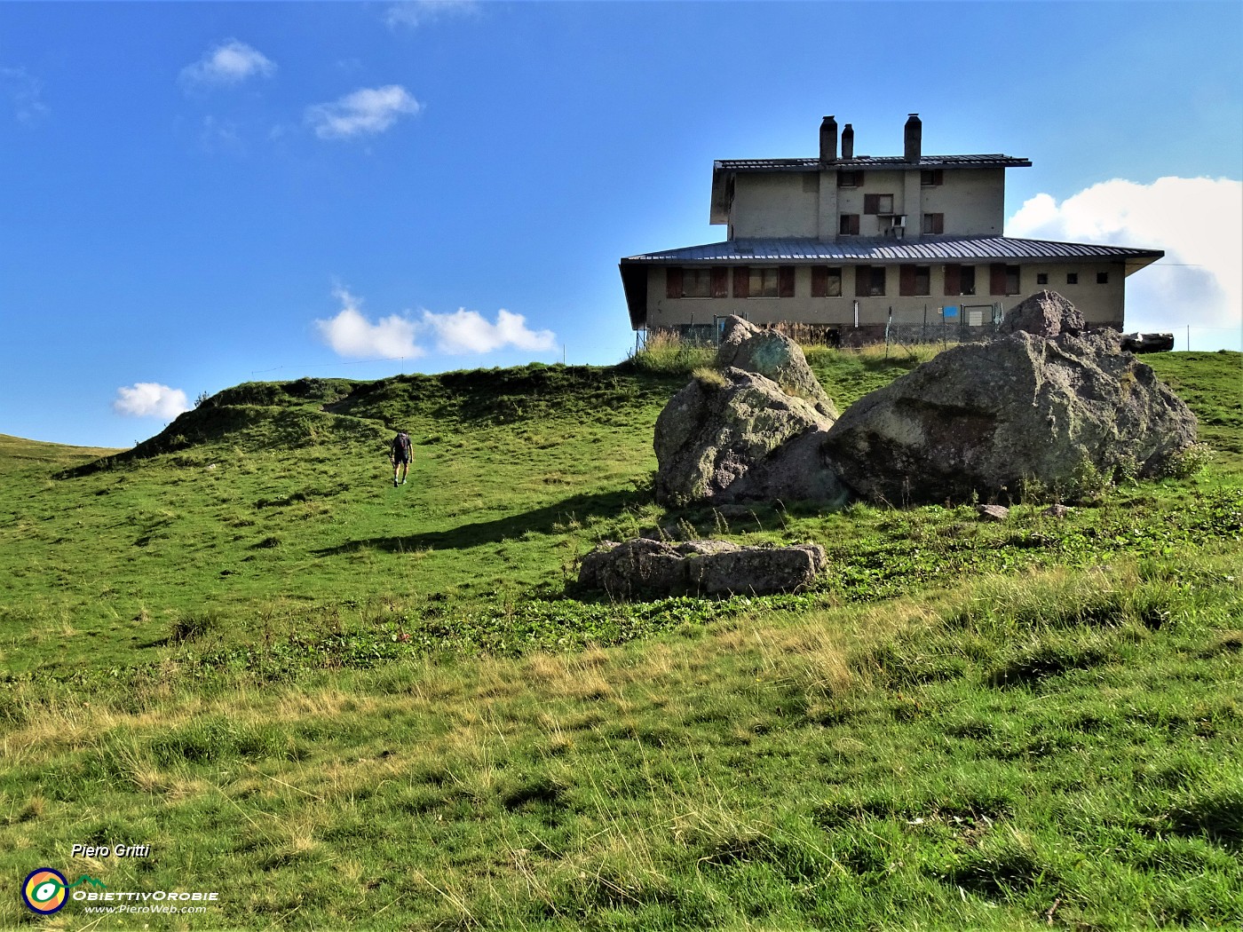 79 Rientriamo ai Piani al parcheggio del Rif. Monte Avaro.JPG